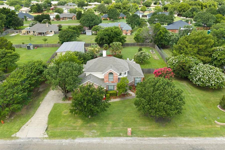 Property photo for 1110 Hampshire Drive, Waxahachie, TX