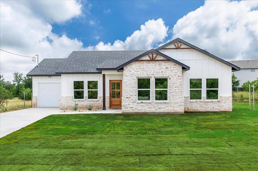 Property photo for 5652 Black Pine Circle, Granbury, TX