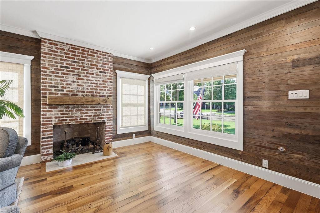 426 E Texas Street, Grapevine, TX 76051 426 E Texas Street, Grapevine, TX 76051