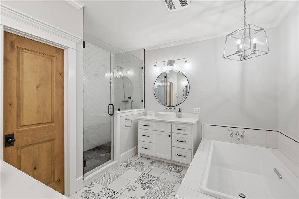 426 E Texas Street, Grapevine, TX 76051 426 E Texas Street, Grapevine, TX 76051