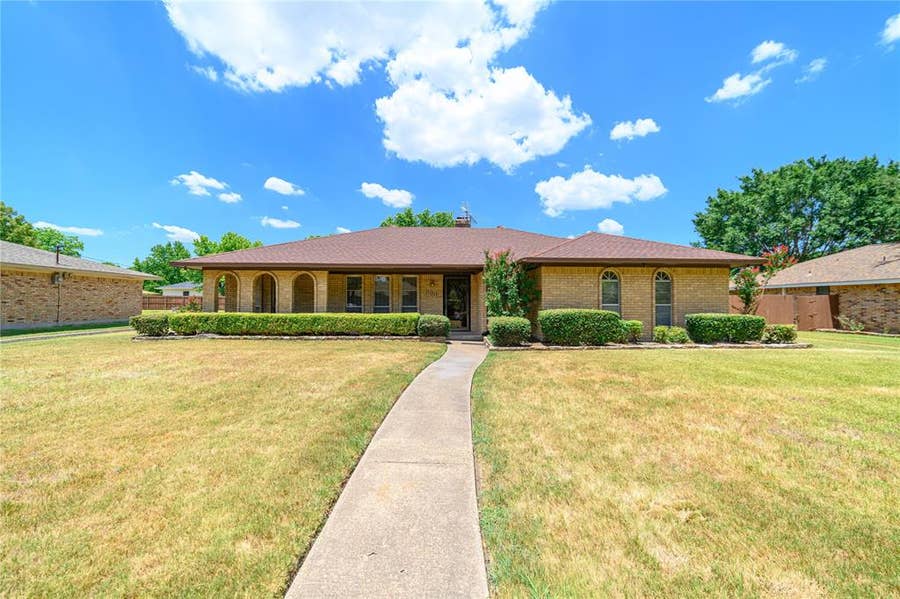 Property photo for 111 Sunview Street, Sunnyvale, TX