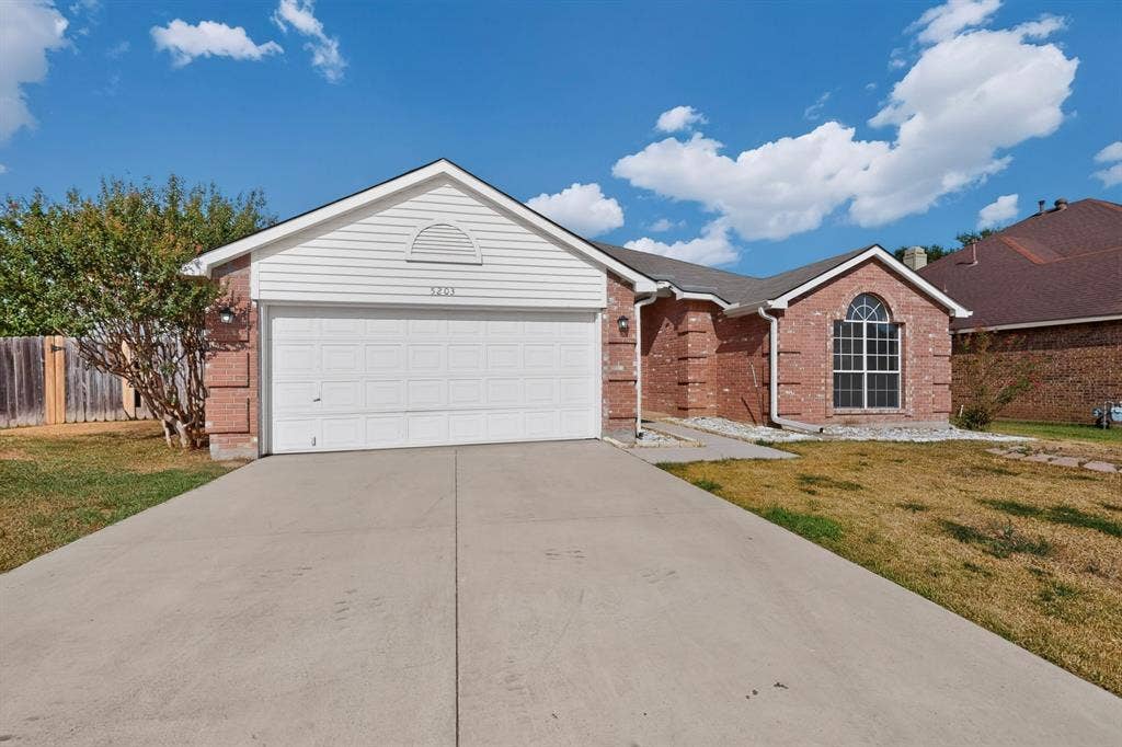 5203 Alta Vista Lane, Arlington, TX 76017 5203 Alta Vista Lane, Arlington, TX 76017
