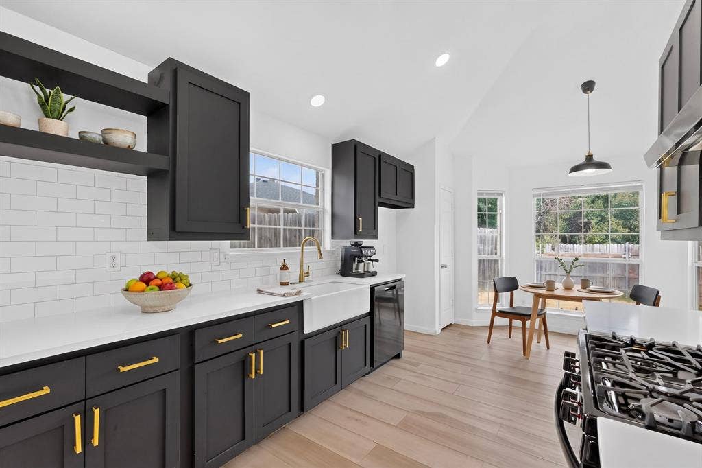 5203 Alta Vista Lane, Arlington, TX 76017 Staged Kitchen and Breakfast Nook