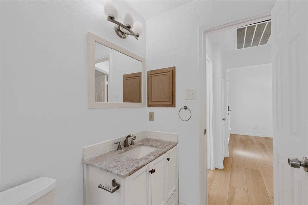 5203 Alta Vista Lane, Arlington, TX 76017 Another View of the Hall Bathroom