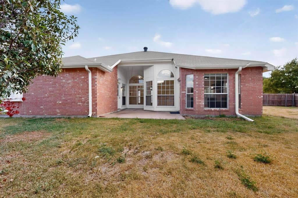 5203 Alta Vista Lane, Arlington, TX 76017 5203 Alta Vista Lane, Arlington, TX 76017