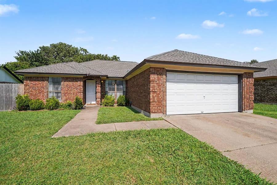 Property photo for 6210 Valley Forge Court, Arlington, TX