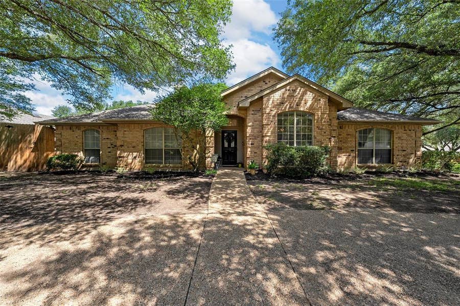 Property photo for 11001 Ridge Point Drive, Woodway, TX