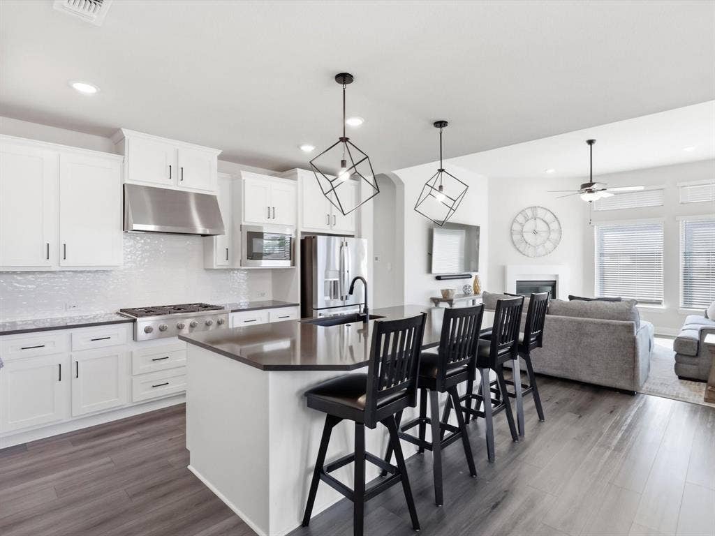 603 Crystal View Drive, Mansfield, TX 76063 603 Crystal View Drive, Mansfield, TX 76063