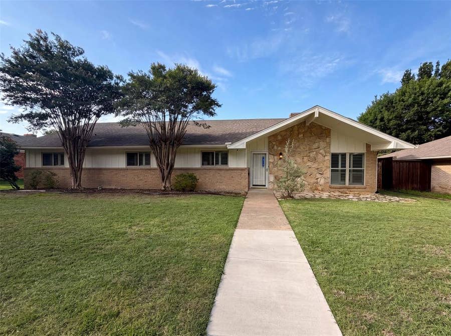 Property photo for 1618 Woodcrest Lane, Carrollton, TX