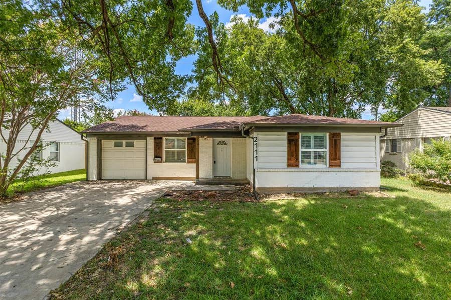 Property photo for 2111 El Capitan Drive, Dallas, TX
