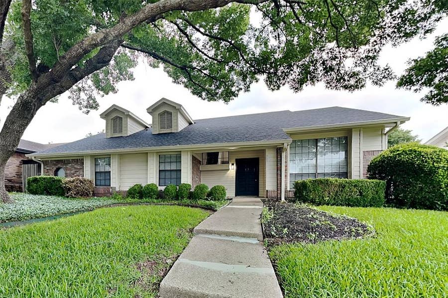 Property photo for 305 Hillside Court, Garland, TX