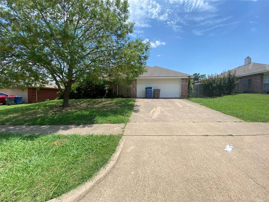 Property photo for 224 Los Angeles Drive, Glenn Heights, TX