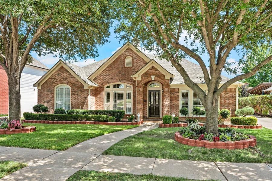 Property photo for 926 Creekbend Drive, Keller, TX