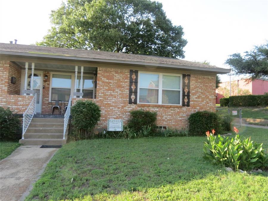 Property photo for 10905 Lake Gardens Drive, Dallas, TX