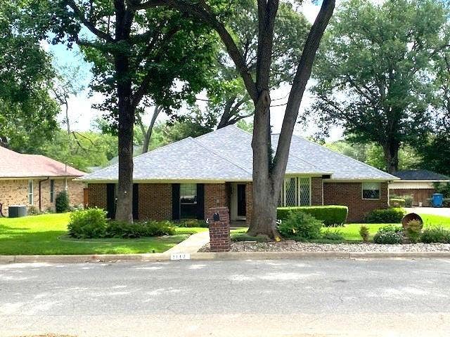 Property photo for 1117 Hillside Drive, Athens, TX