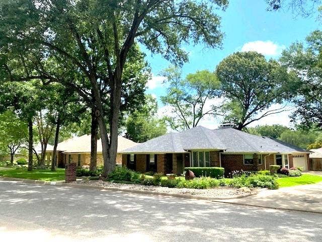 1117 Hillside Drive, Athens, TX 75751