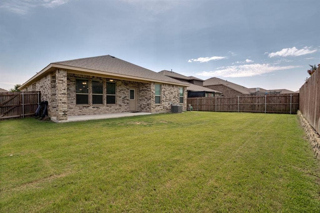 2619 Sunburst Drive, Glenn Heights, TX 75154
