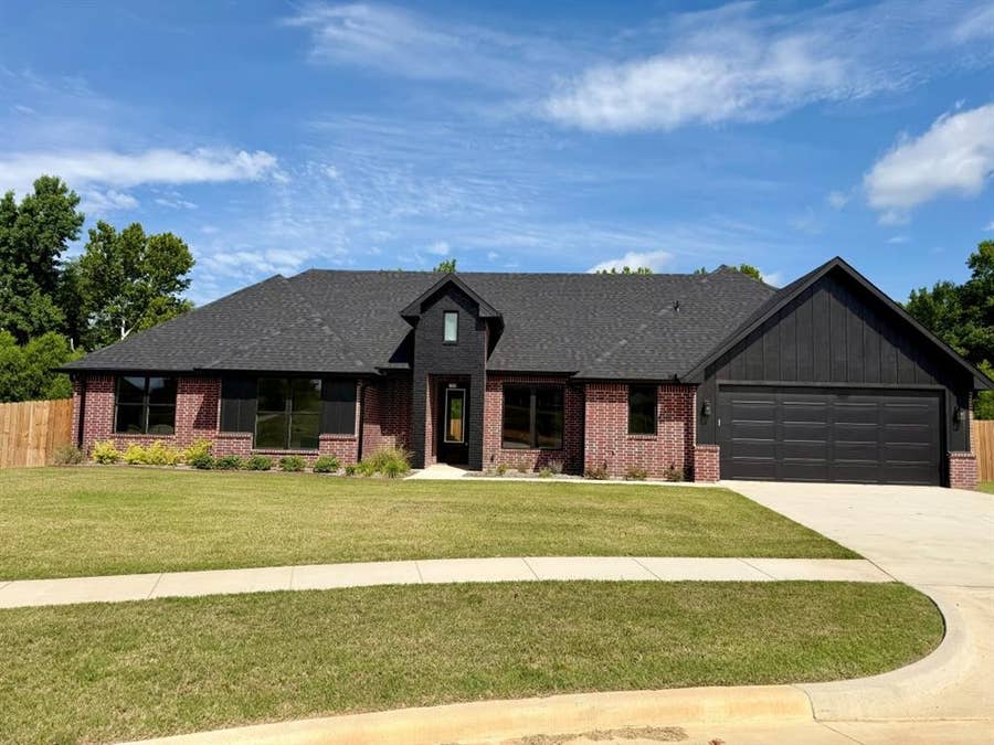 Property photo for 984 Mallard Drive, Lindale, TX