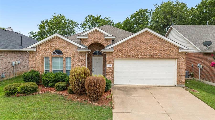 Property photo for 2208 Priscella Drive, Fort Worth, TX