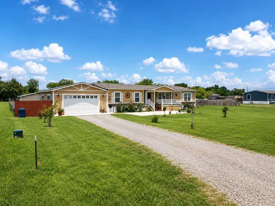 Property photo for 2823 Grays Prairie Lane, Scurry, TX