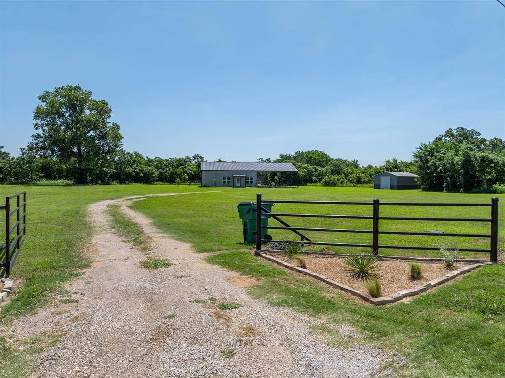 5839 S 3rd St Road, Waco, TX 76706 5839 S 3rd St Road, Waco, TX 76706