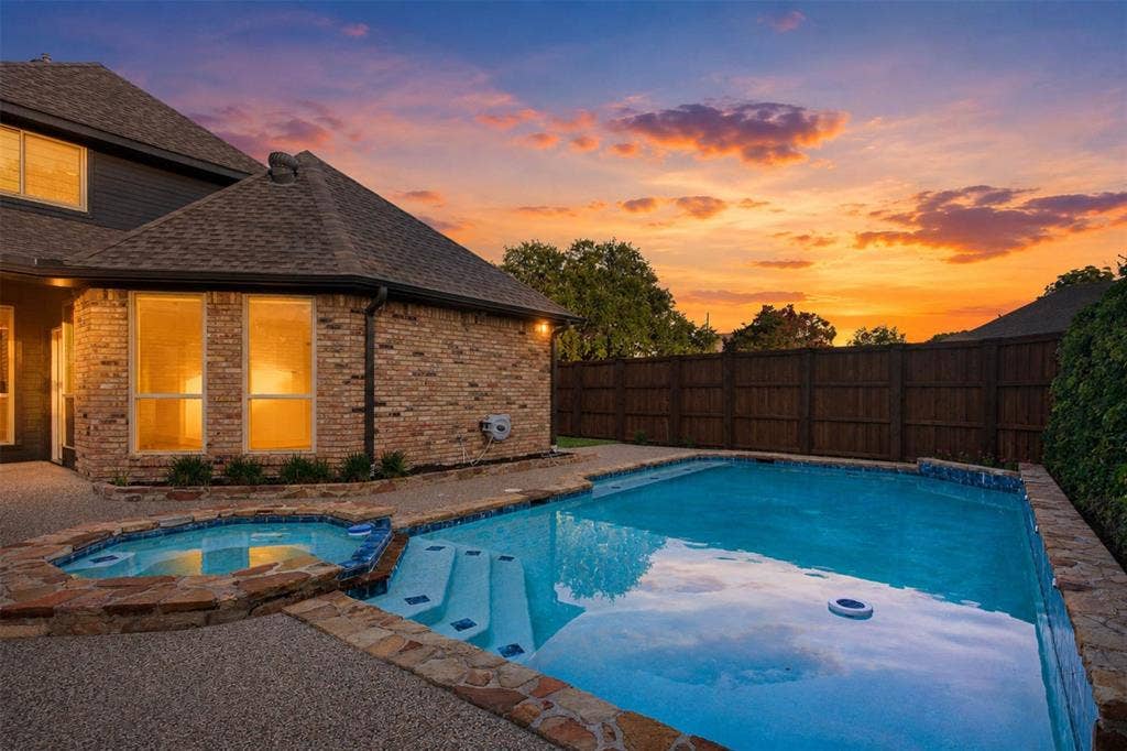 6701 Leslie Court, Plano, TX 75023 6701 Leslie Court, Plano, TX 75023