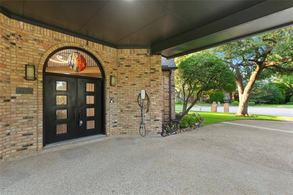 6701 Leslie Court, Plano, TX 75023 6701 Leslie Court, Plano, TX 75023