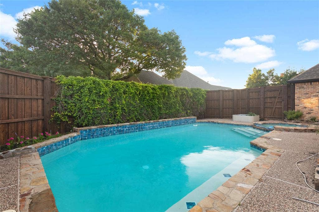 6701 Leslie Court, Plano, TX 75023 6701 Leslie Court, Plano, TX 75023