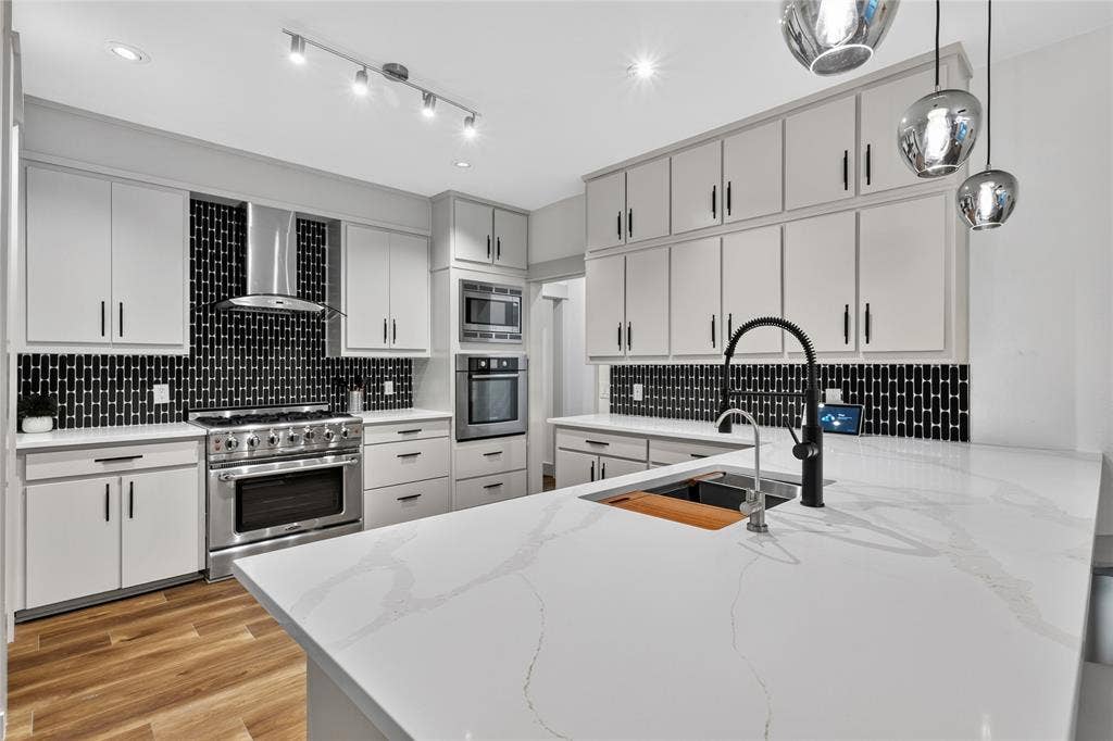 6701 Leslie Court, Plano, TX 75023 6701 Leslie Court, Plano, TX 75023