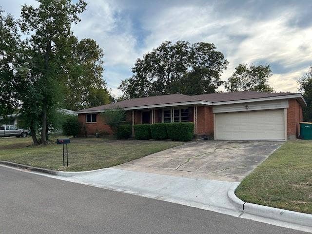 Property photo for 104 N Emberwood Drive, Robinson, TX
