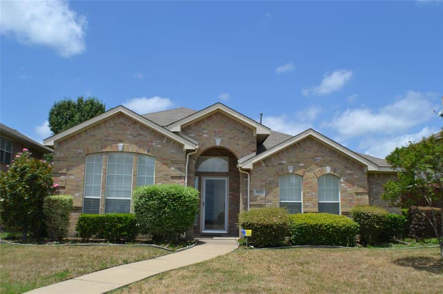 Property photo for 1013 Clear Creek Drive, Mesquite, TX