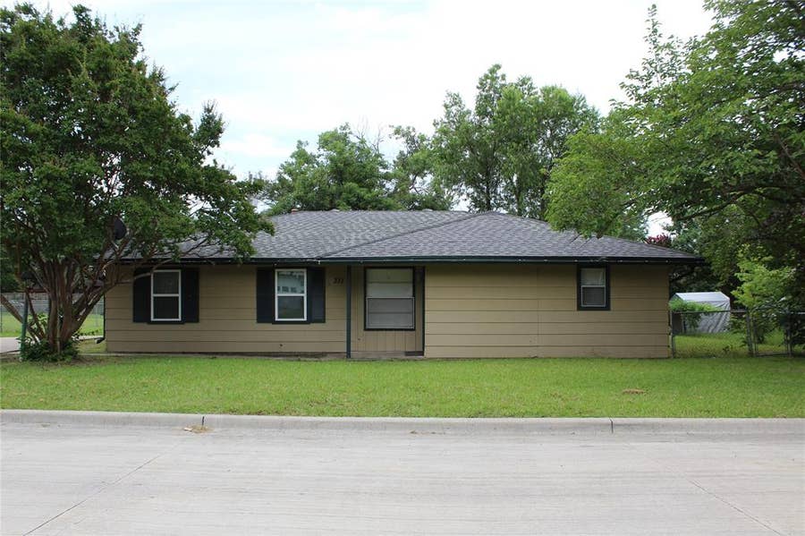 Property photo for 311 E Willow Lane, Princeton, TX