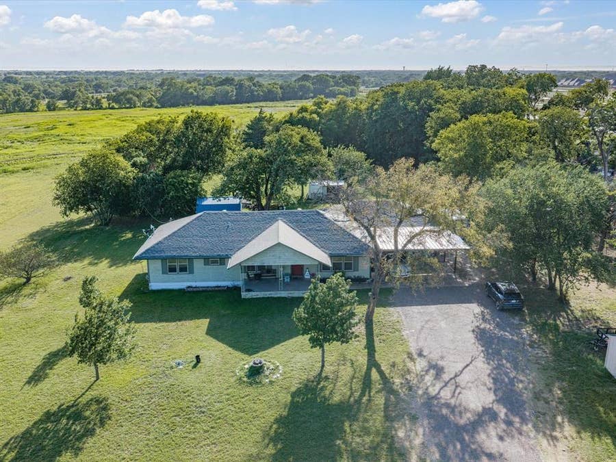 Property photo for 301 Ovilla Road, Waxahachie, TX
