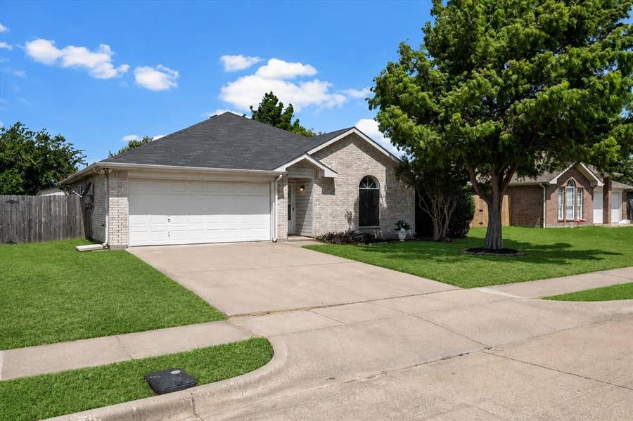 Property photo for 1309 Indian Wells Trail, Midlothian, TX