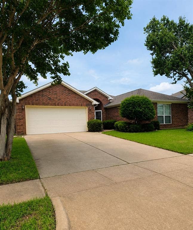 Property photo for 307 Dimes Street, Arlington, TX