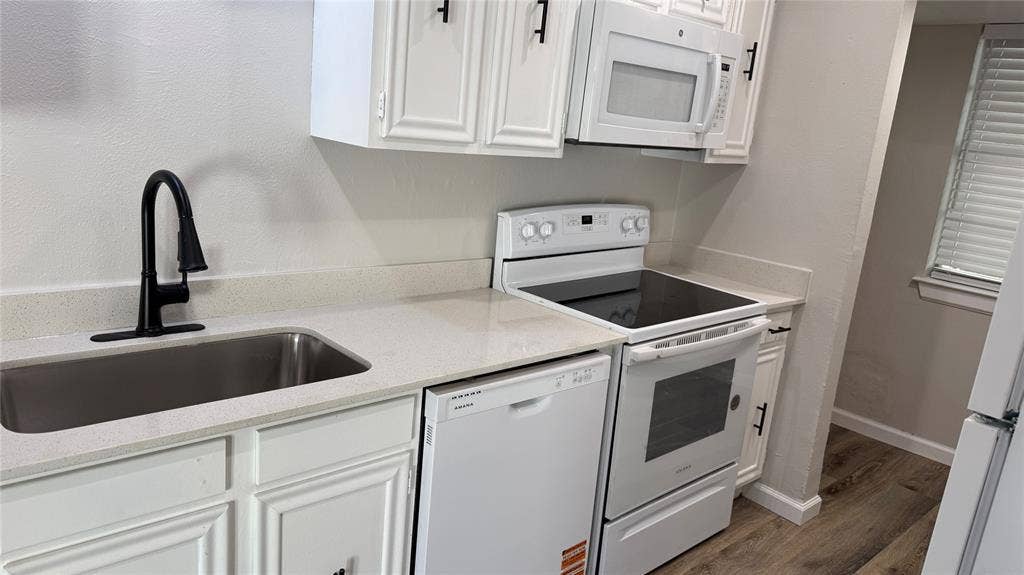 1723 E Grauwyler Road, #122, Irving, TX 75061 1723 E Grauwyler Road, #122, Irving, TX 75061