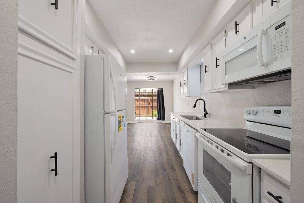 1723 E Grauwyler Road, #122, Irving, TX 75061 1723 E Grauwyler Road, #122, Irving, TX 75061