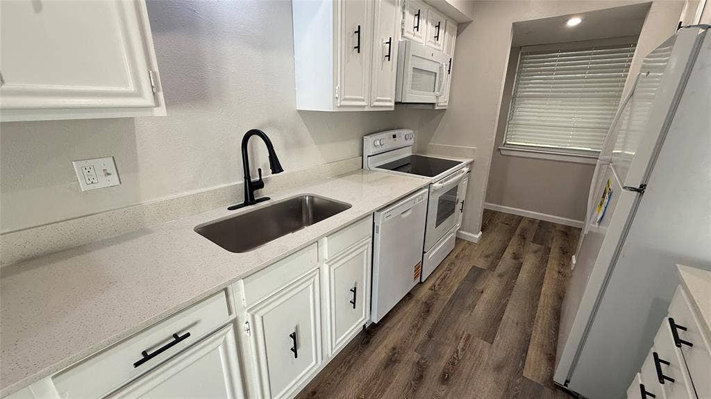 1723 E Grauwyler Road, #122, Irving, TX 75061 1723 E Grauwyler Road, #122, Irving, TX 75061