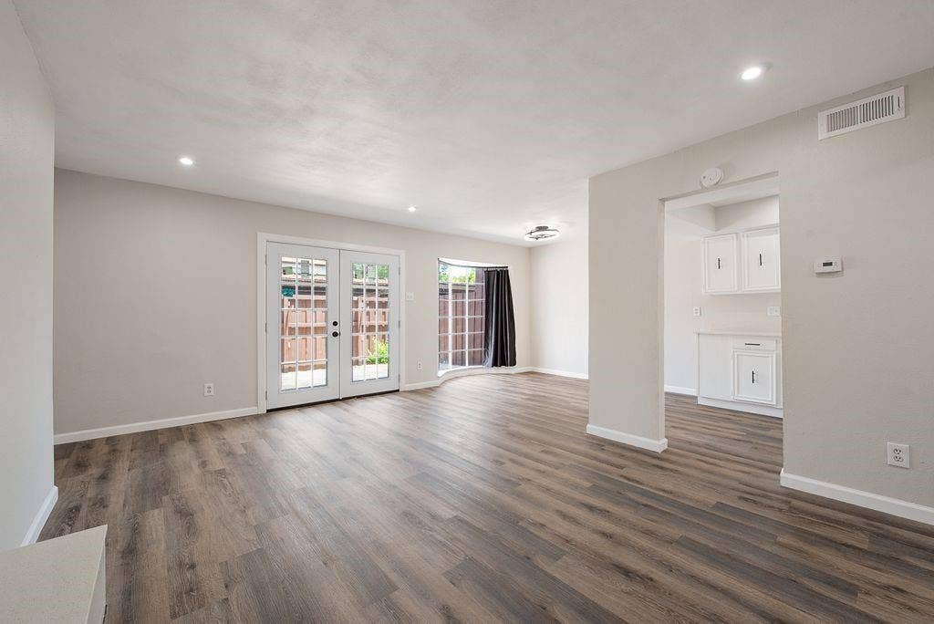 1723 E Grauwyler Road, #122, Irving, TX 75061 1723 E Grauwyler Road, #122, Irving, TX 75061