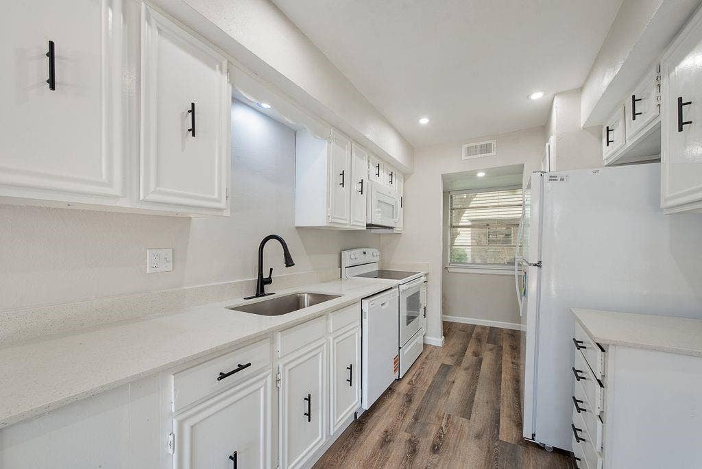 1723 E Grauwyler Road, #122, Irving, TX 75061 1723 E Grauwyler Road, #122, Irving, TX 75061