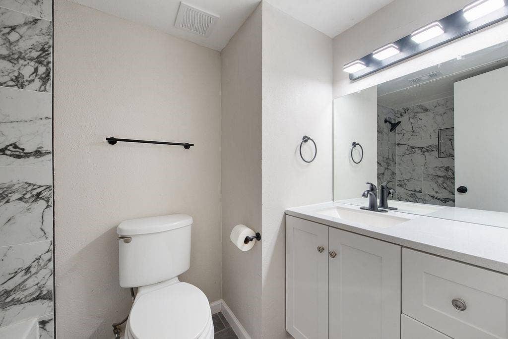 1723 E Grauwyler Road, #122, Irving, TX 75061 1723 E Grauwyler Road, #122, Irving, TX 75061