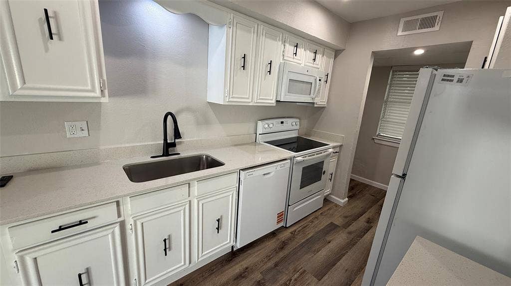 1723 E Grauwyler Road, #122, Irving, TX 75061 1723 E Grauwyler Road, #122, Irving, TX 75061