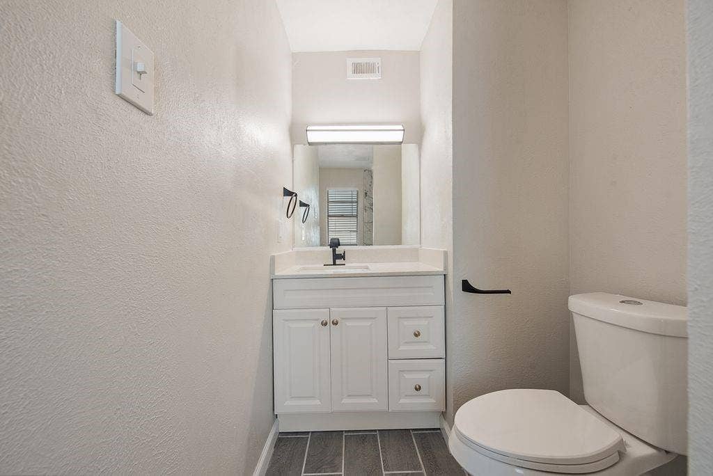 1723 E Grauwyler Road, #122, Irving, TX 75061 1723 E Grauwyler Road, #122, Irving, TX 75061