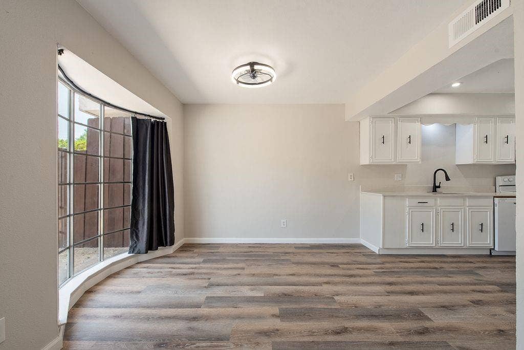 1723 E Grauwyler Road, #122, Irving, TX 75061 1723 E Grauwyler Road, #122, Irving, TX 75061