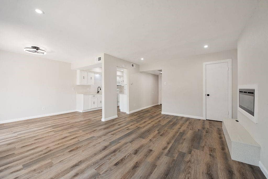 1723 E Grauwyler Road, #122, Irving, TX 75061 1723 E Grauwyler Road, #122, Irving, TX 75061