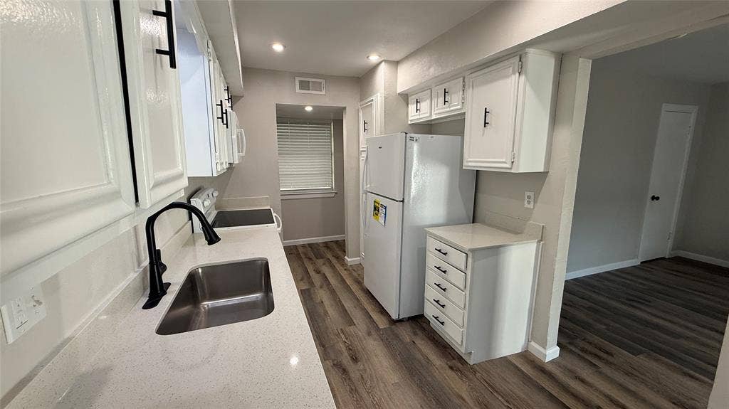 1723 E Grauwyler Road, #122, Irving, TX 75061 1723 E Grauwyler Road, #122, Irving, TX 75061