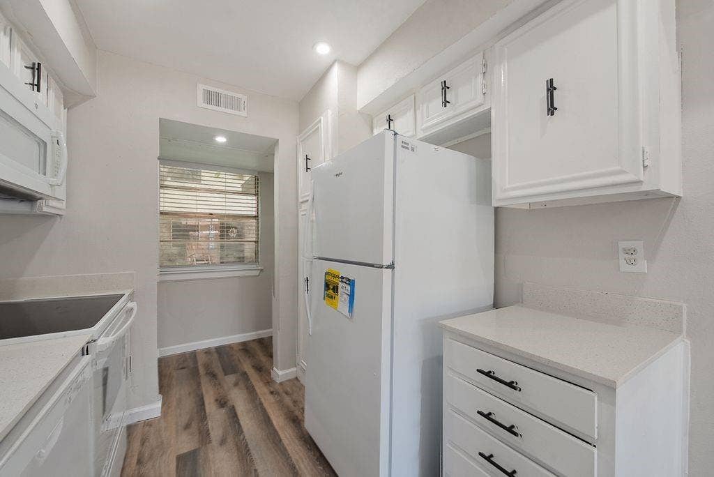 1723 E Grauwyler Road, #122, Irving, TX 75061 1723 E Grauwyler Road, #122, Irving, TX 75061
