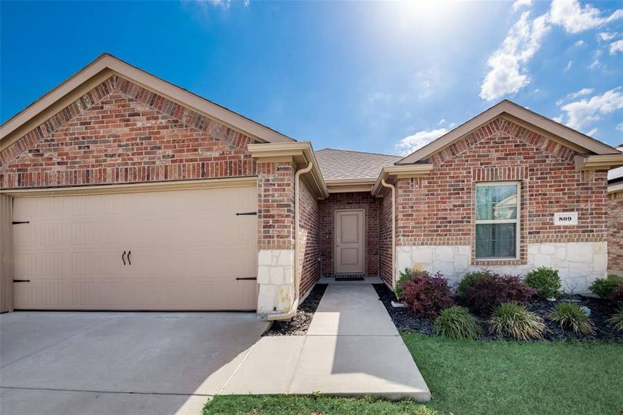 Property photo for 809 Meadow Wood Lane, Princeton, TX