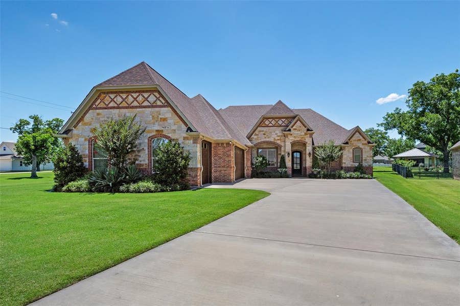 Property photo for 6100 Browning Court, Granbury, TX