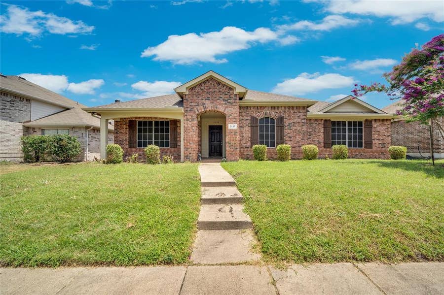 Property photo for 2135 Fair Weather Drive, Lancaster, TX